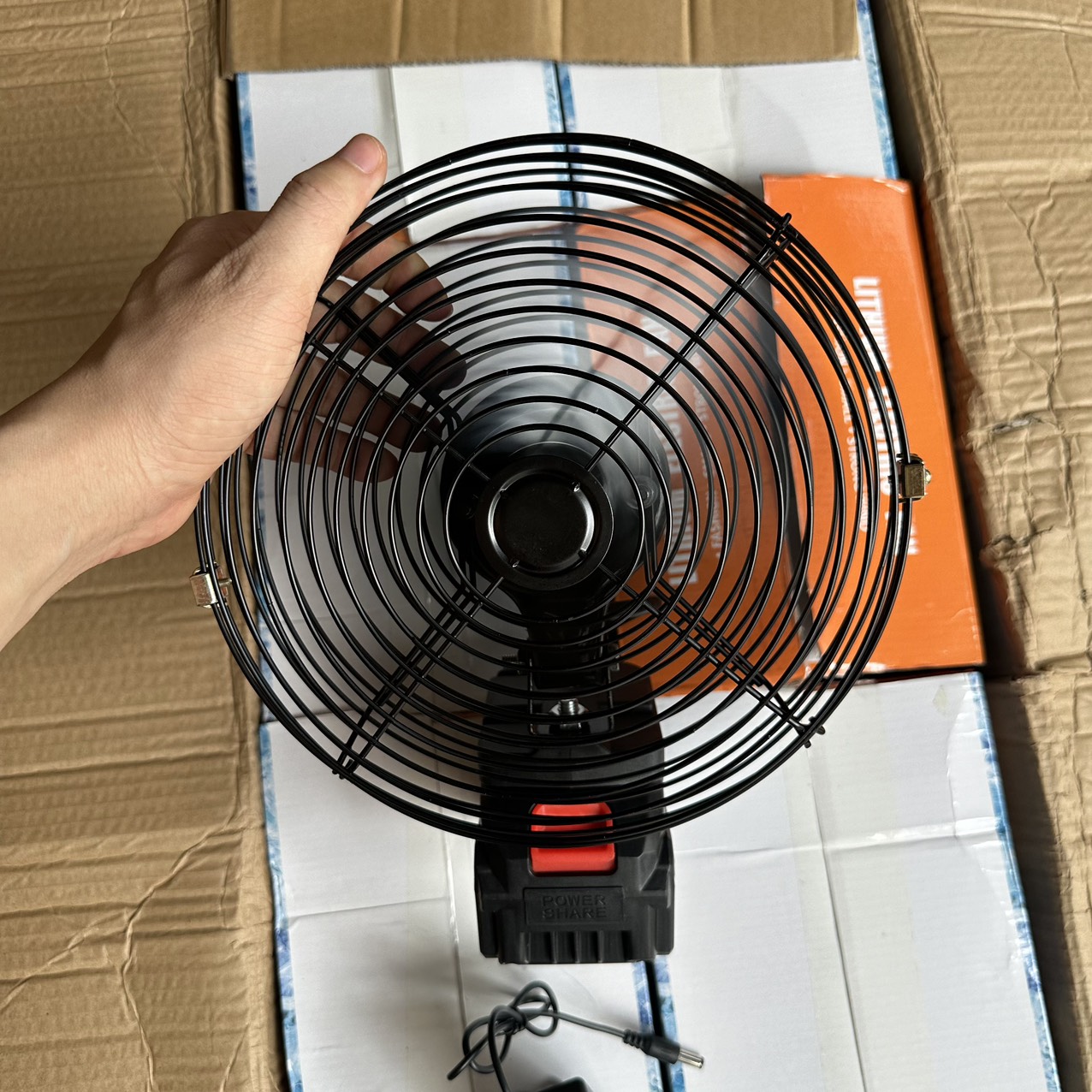 Quạt tích điện cầm tay Makita 2 chế độ chính hãng Quat Tich Dien Makita