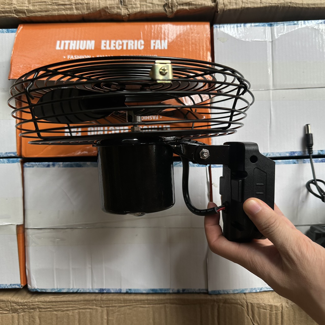 Makita Quạt tích điện cầm tay giá tốt bán sỉ Quat Tich Dien Makita