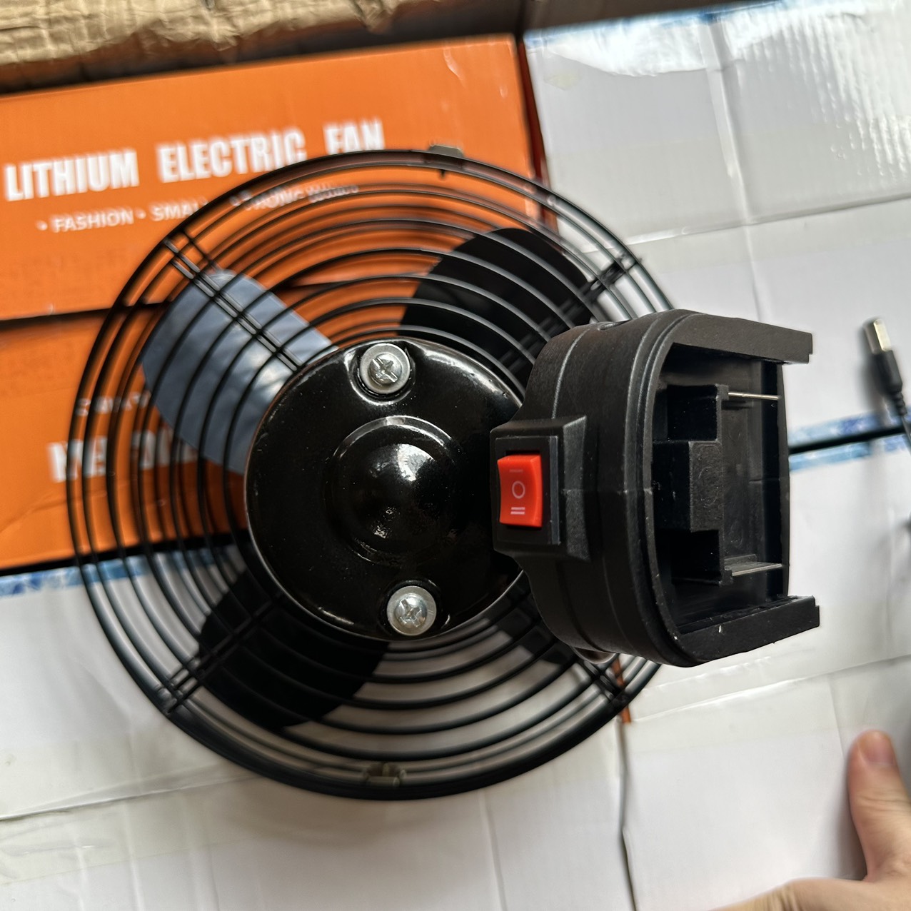 Quạt cầm tay Makita chính hãng giá buôn Quat Tich Dien Makita