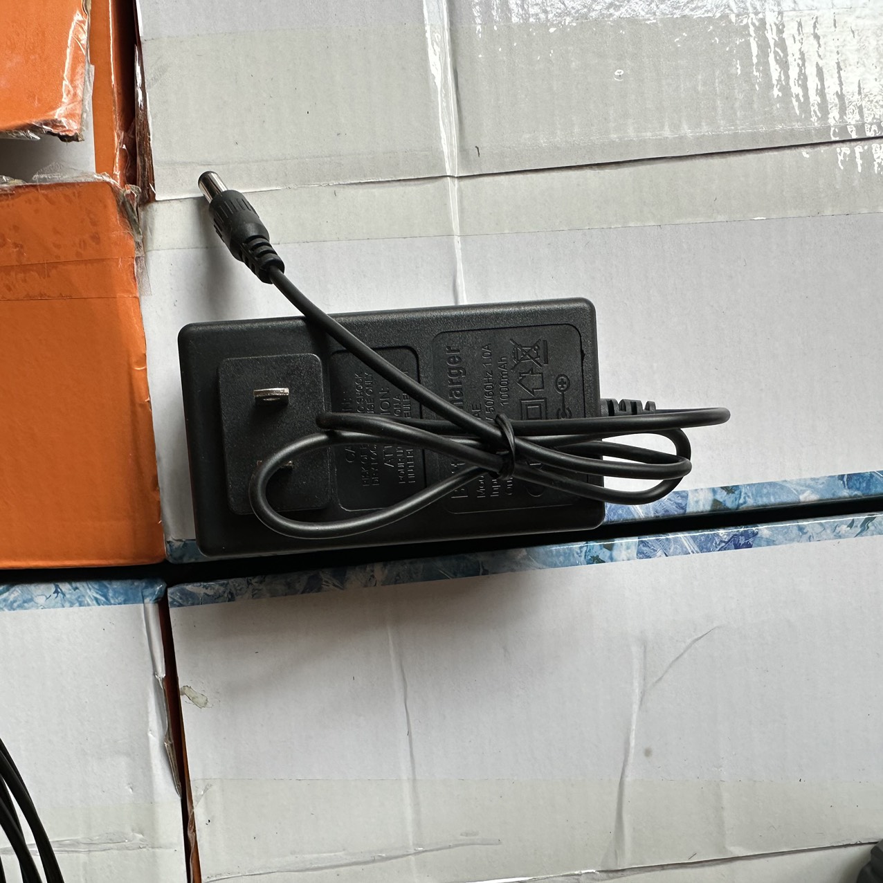 Makita Quat Tich Dien Makita nhẹ, dễ mang theo, 2 chế độ